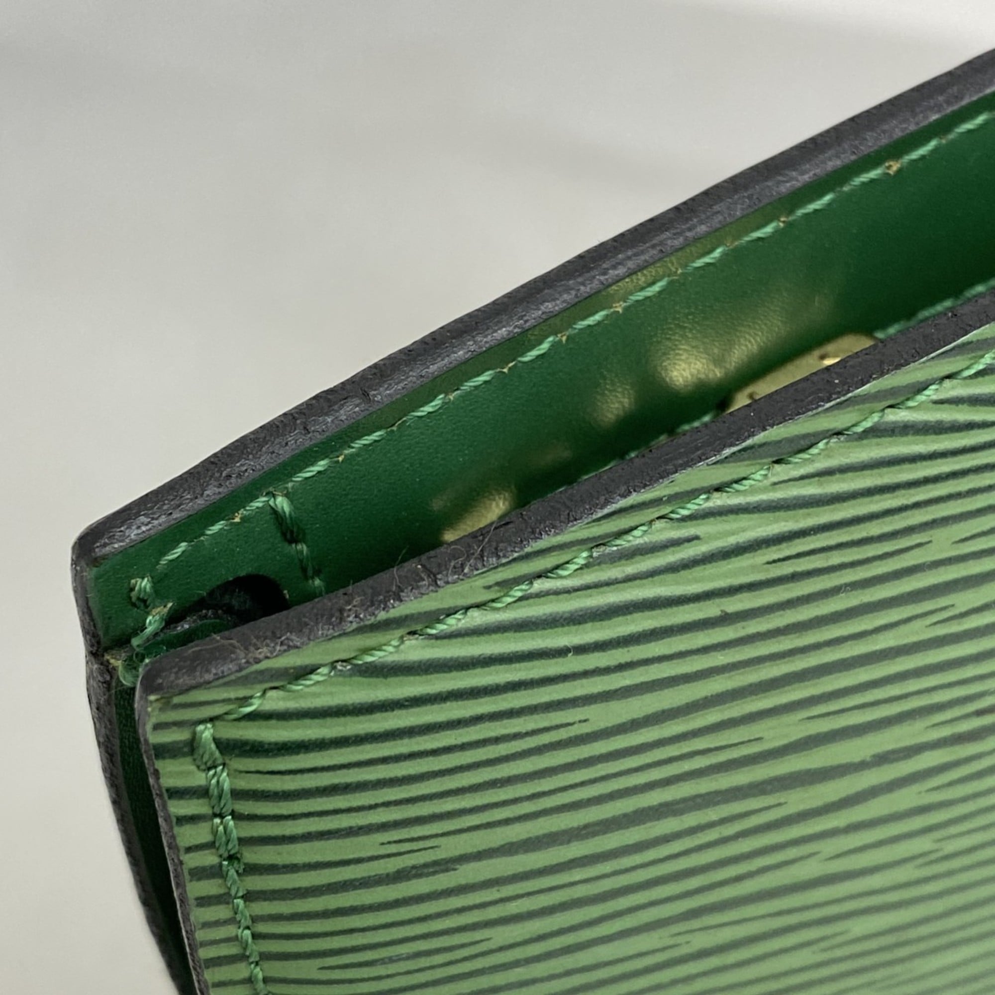 Louis Vuitton Borneo Green Handbag (Pre-Owned)