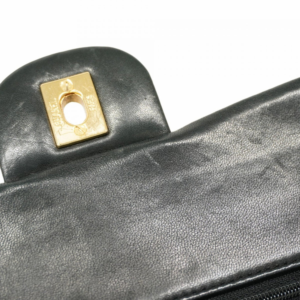 Chanel Black Leather Shoulder Bag (Pre-Owned)