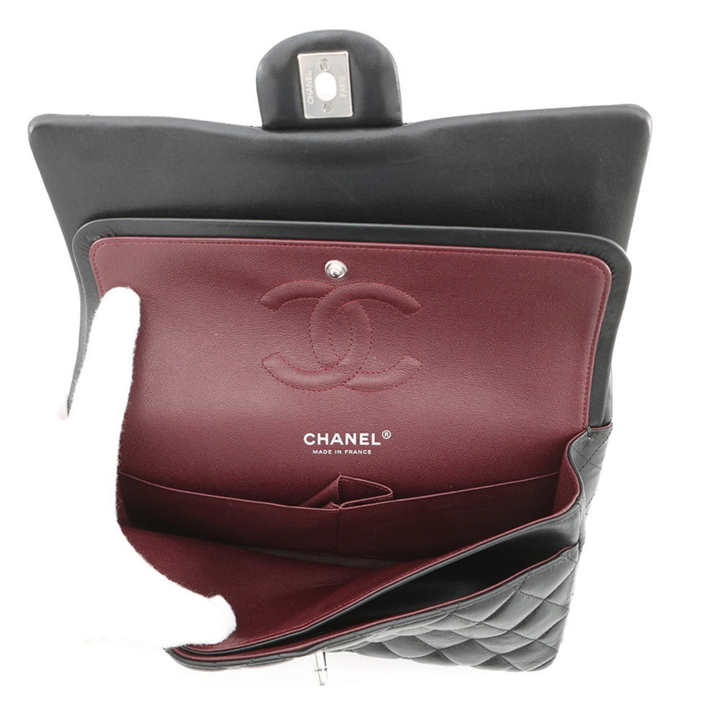 Chanel Matelasse Black Leather Shoulder Bag (Pre-Owned)