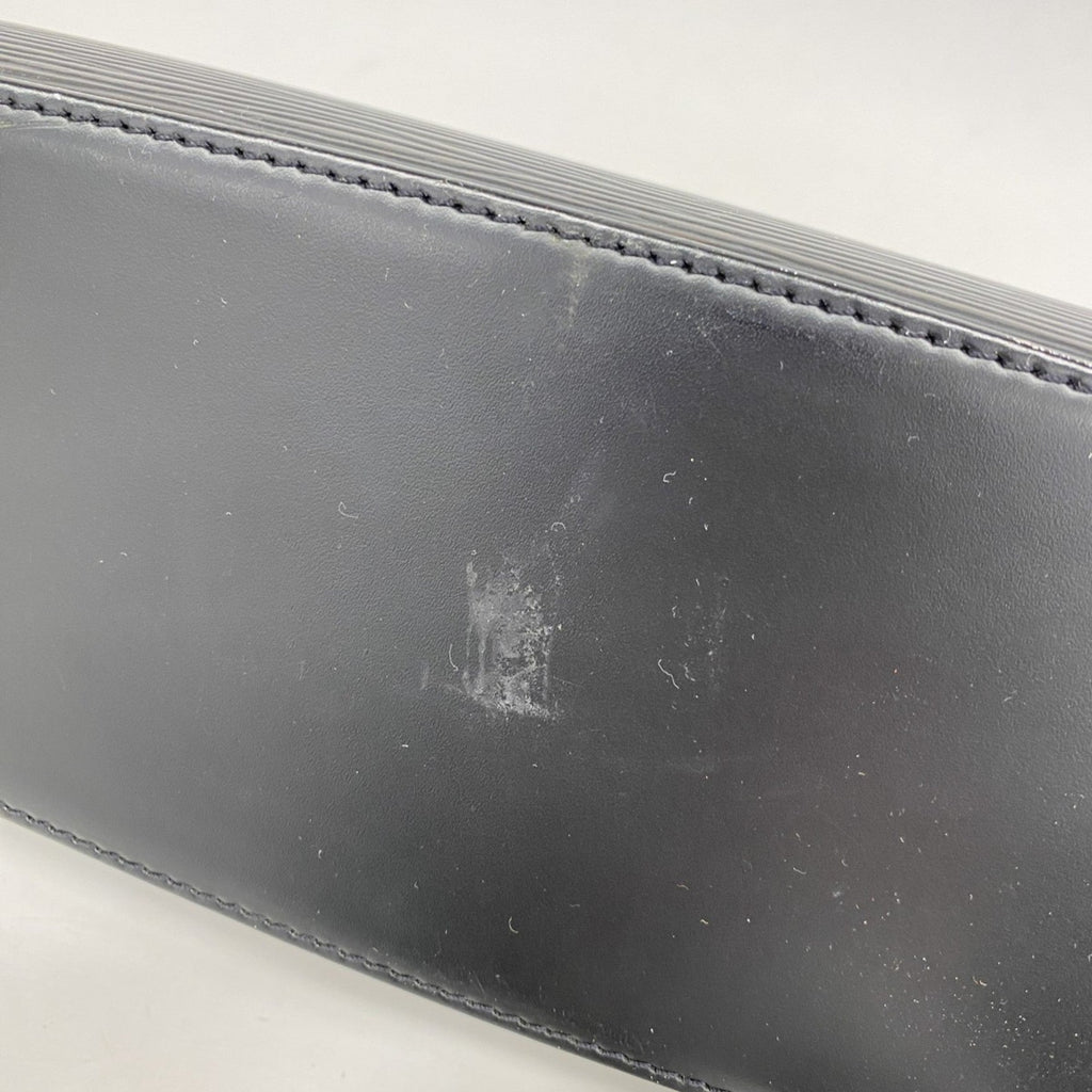 Louis Vuitton Noir Handbag (Pre-Owned)