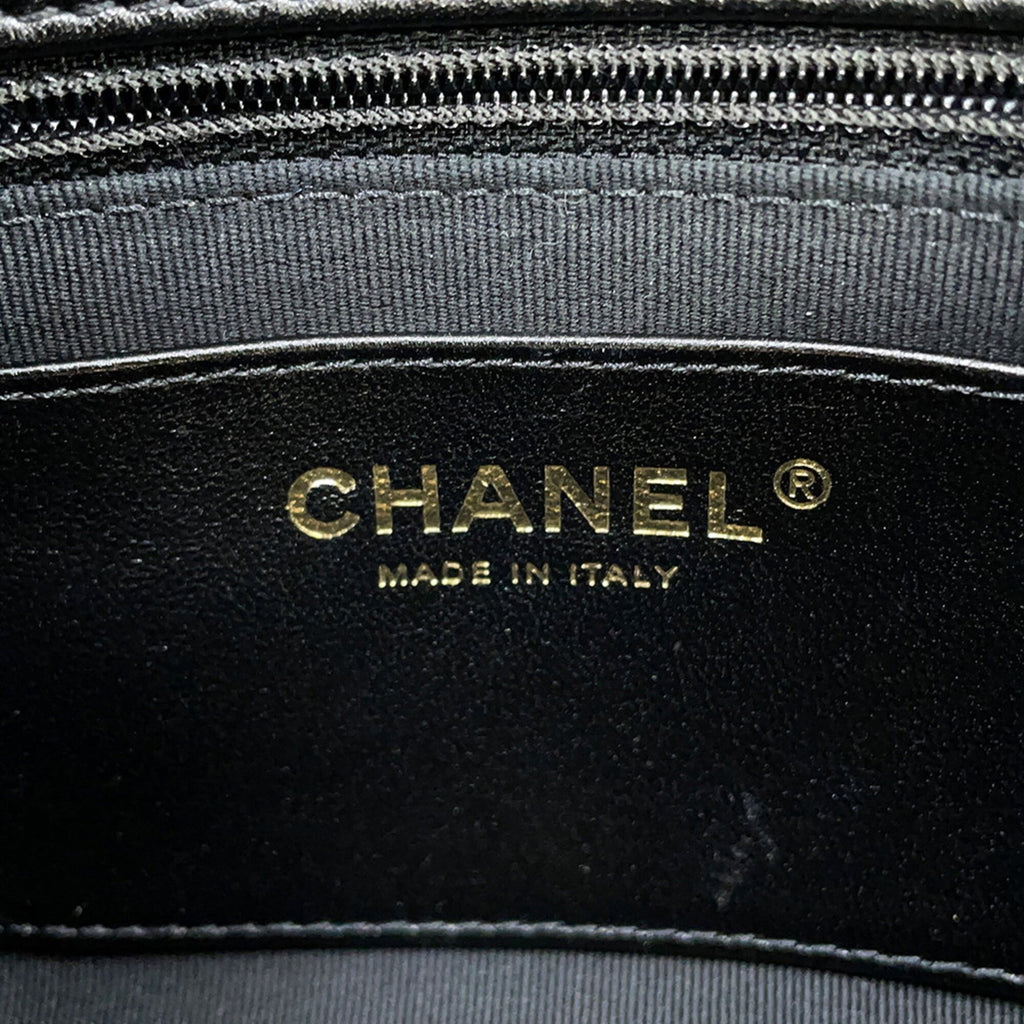 Chanel Matelasse Black Leather Shoulder Bag (Pre-Owned)