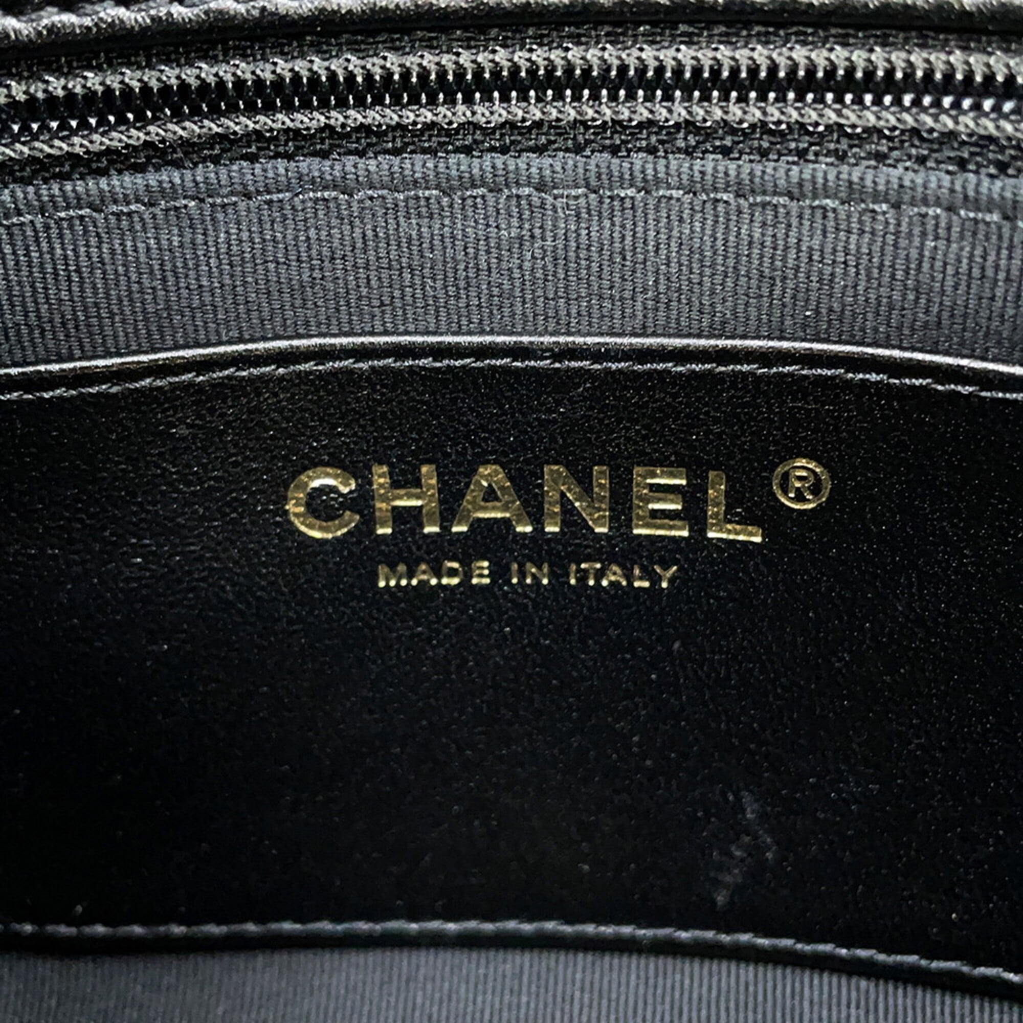 Chanel Matelasse Black Leather Shoulder Bag (Pre-Owned)