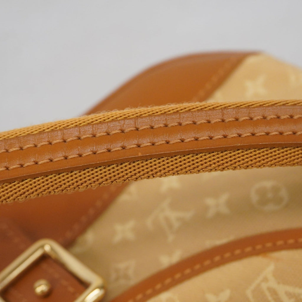 Louis Vuitton Beige Shoulder Bag (Pre-Owned)