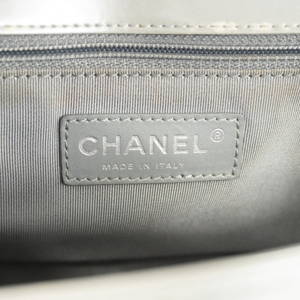 Chanel Gray Patent Leather Shoulder Bag (Pre-Owned)