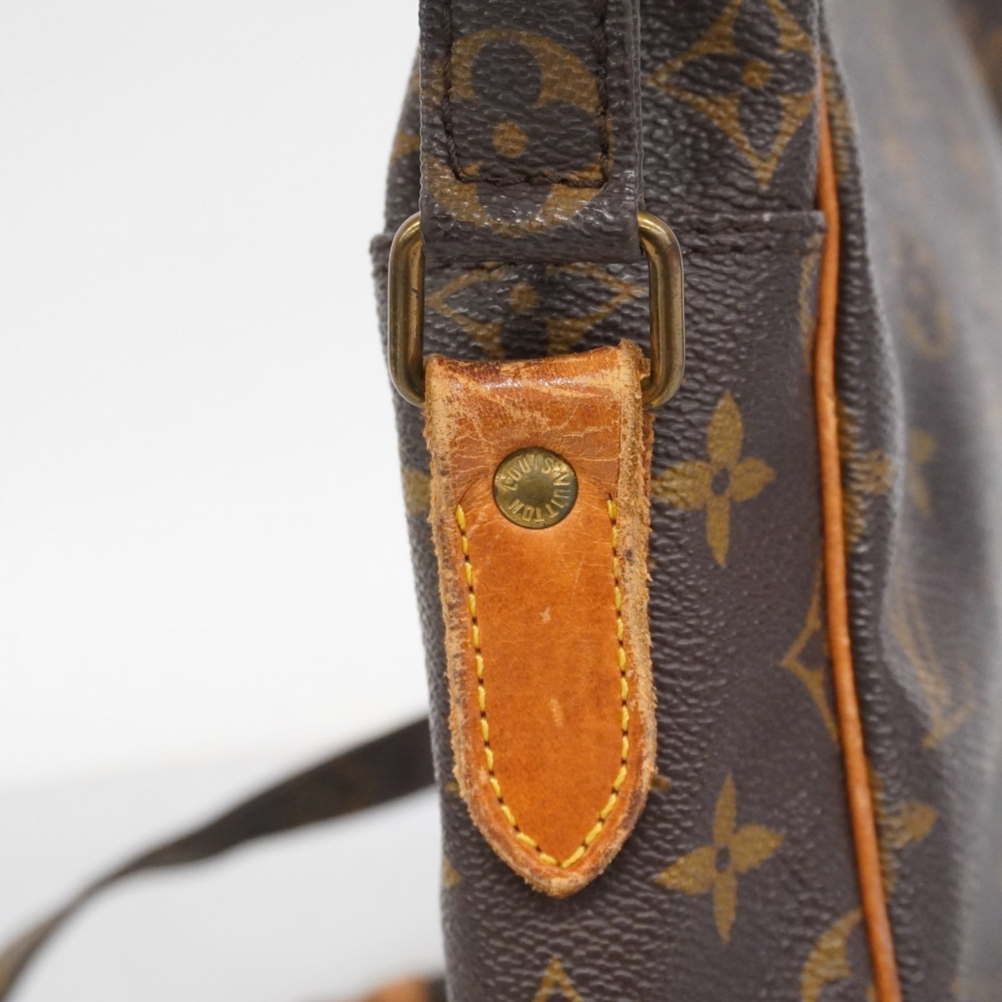 Louis Vuitton Brown Shoulder Bag (Pre-Owned)