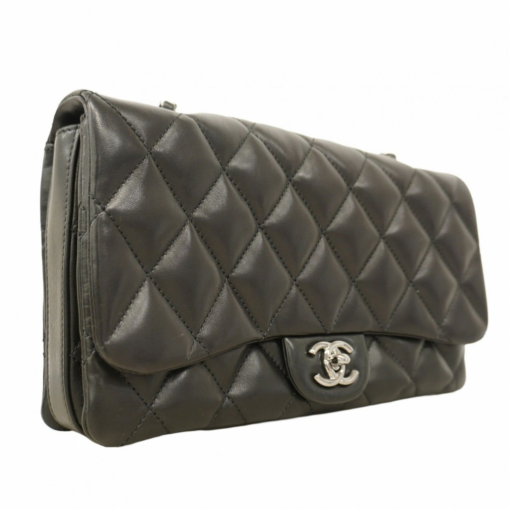 Chanel Black Leather Shoulder Bag (Pre-Owned)