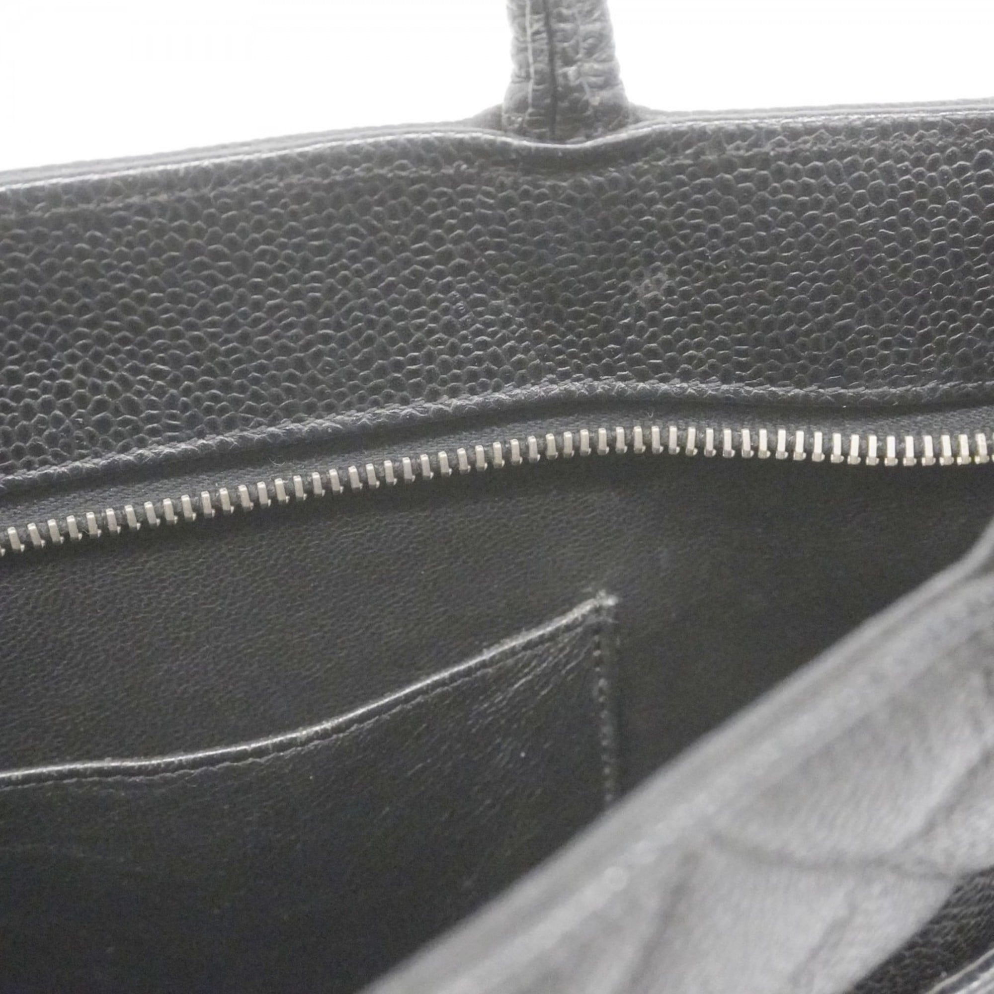 Chanel Black Grained Calfskin Shoulder Bag (Pre-Owned)