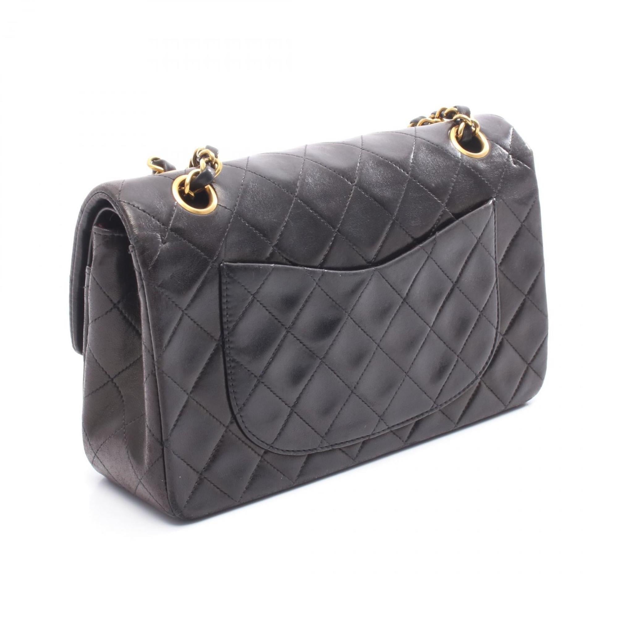 Chanel Black Leather Shoulder Bag (Pre-Owned)