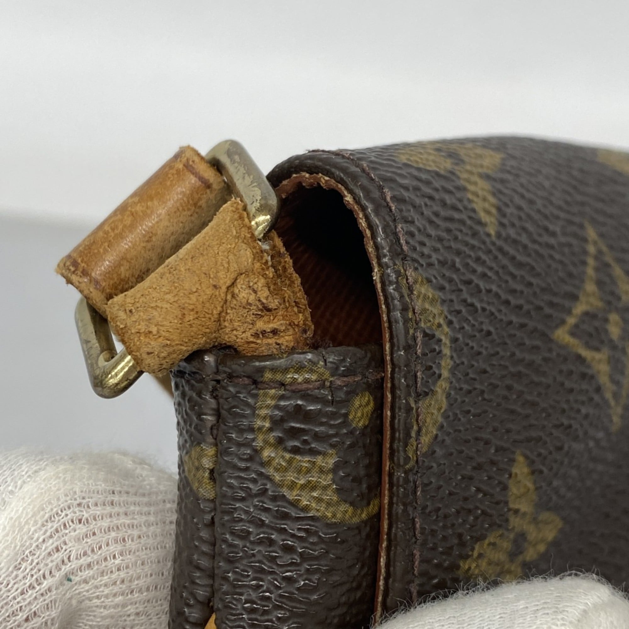 Louis Vuitton Brown Shoulder Bag (Pre-Owned)