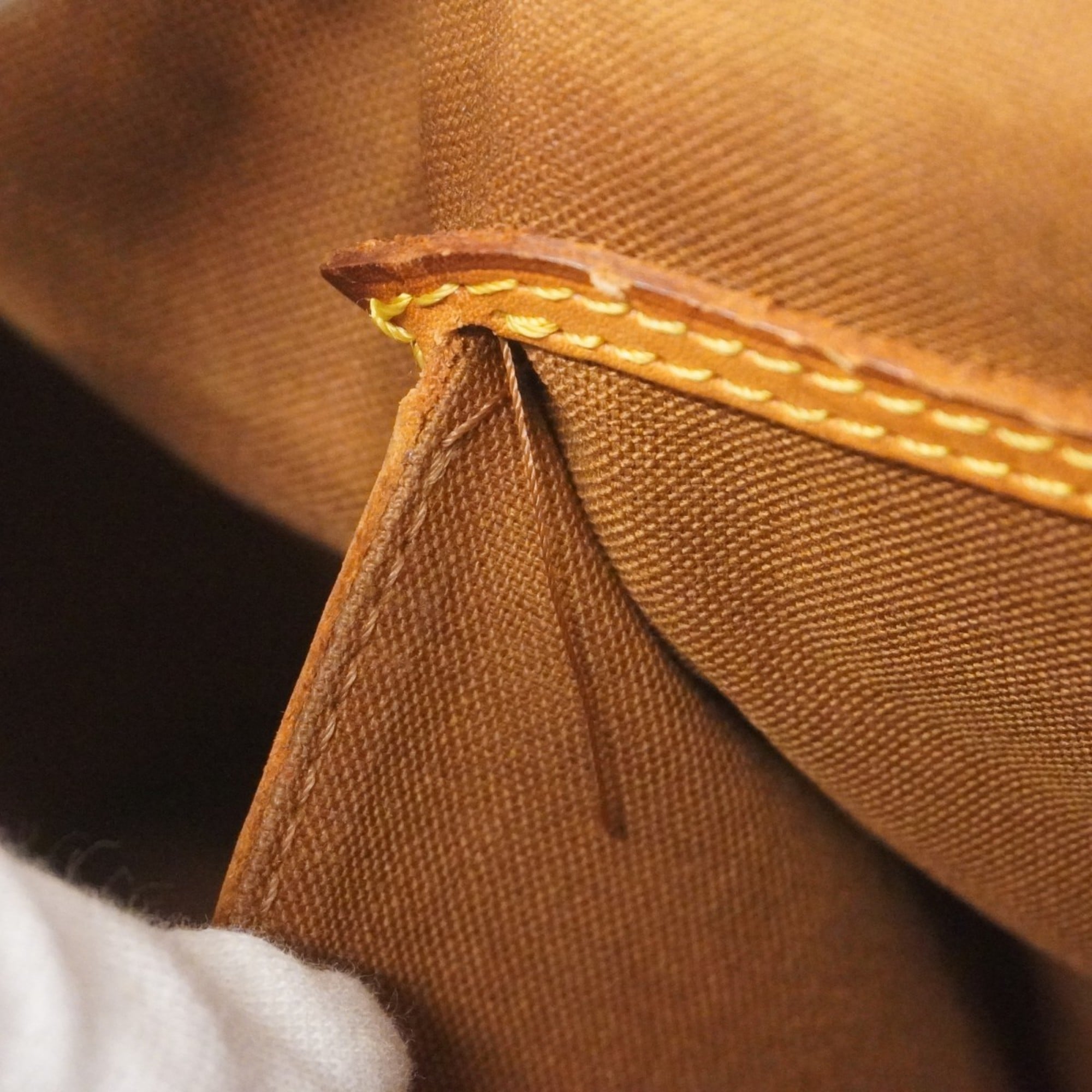 Louis Vuitton Brown Handbag (Pre-Owned)