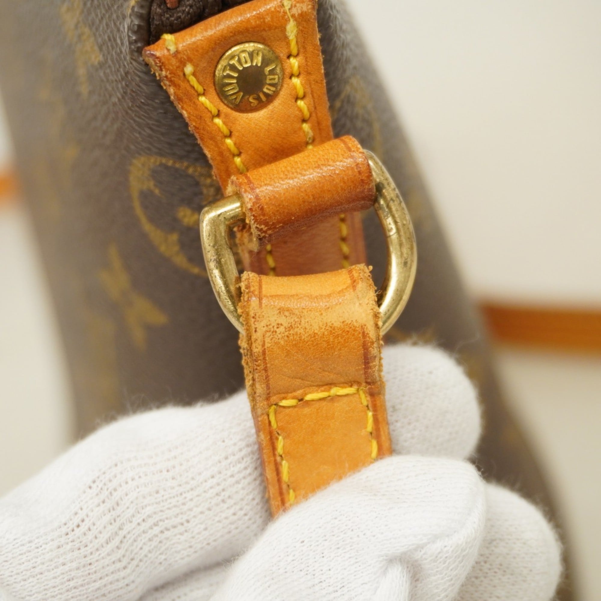 Louis Vuitton Brown Shoulder Bag (Pre-Owned)