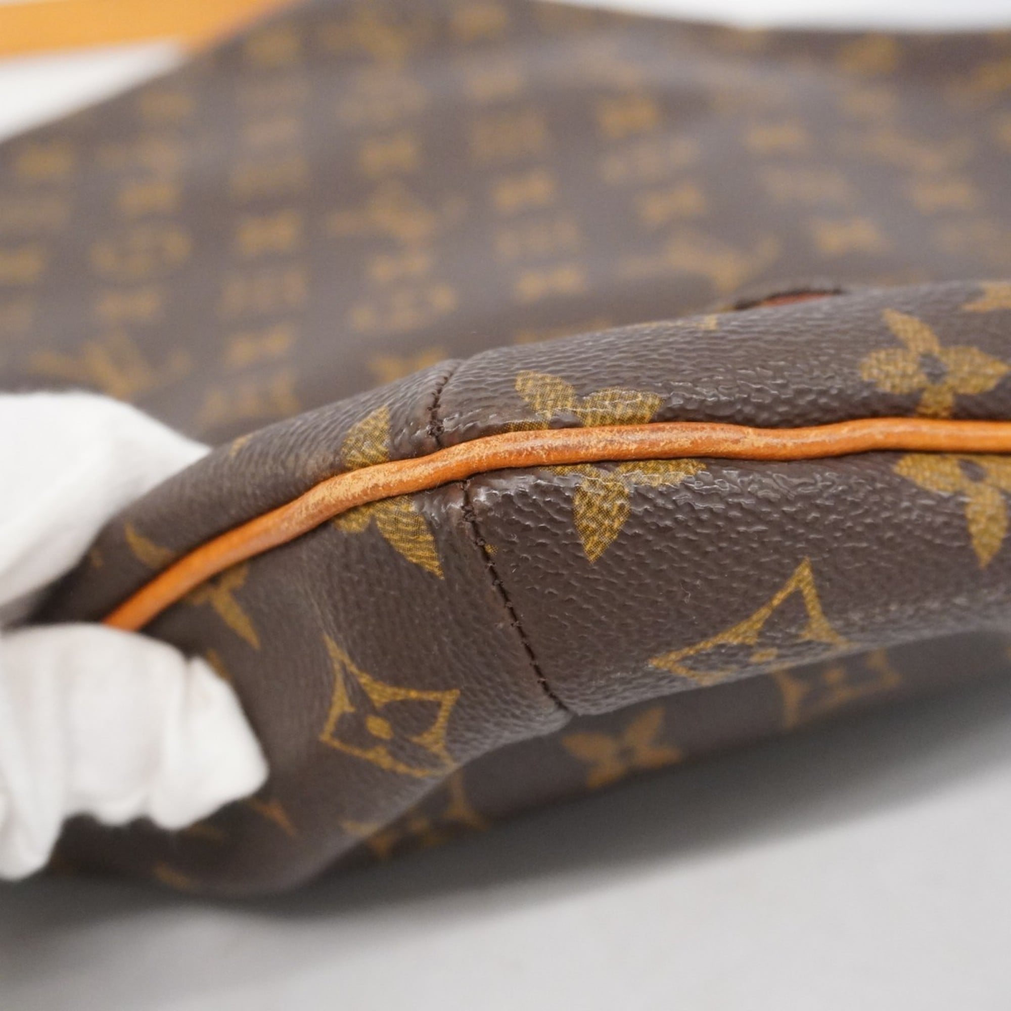 Louis Vuitton Brown Shoulder Bag (Pre-Owned)