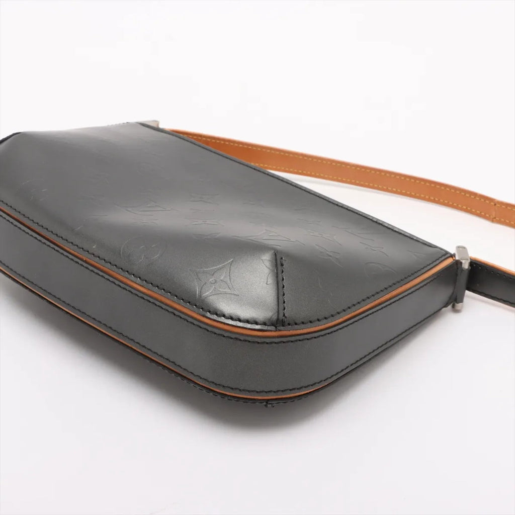 Louis Vuitton Noir Leather Shoulder Bag (Pre-Owned)