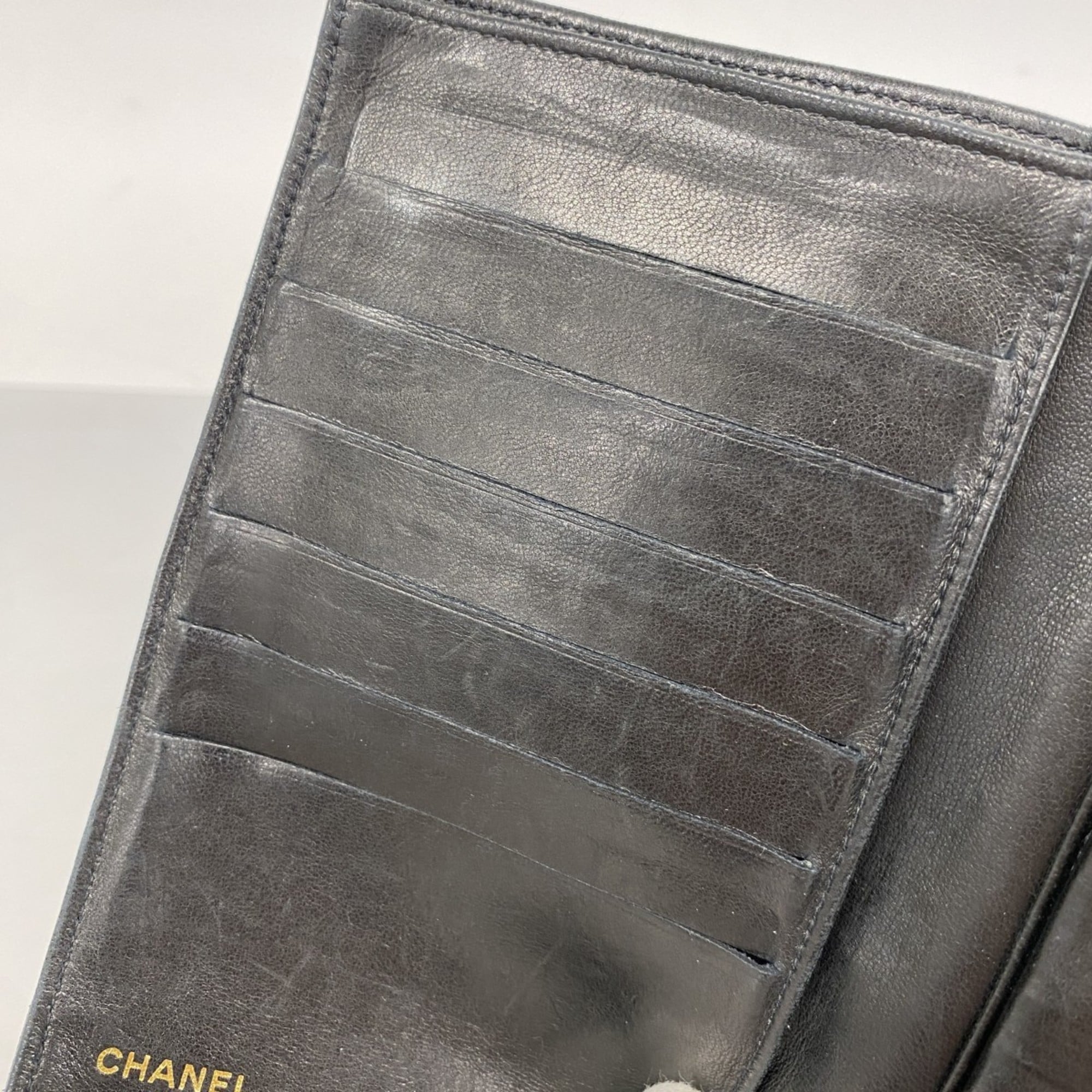 Chanel Black Leather Wallet (Bi-Fold) (Pre-Owned)