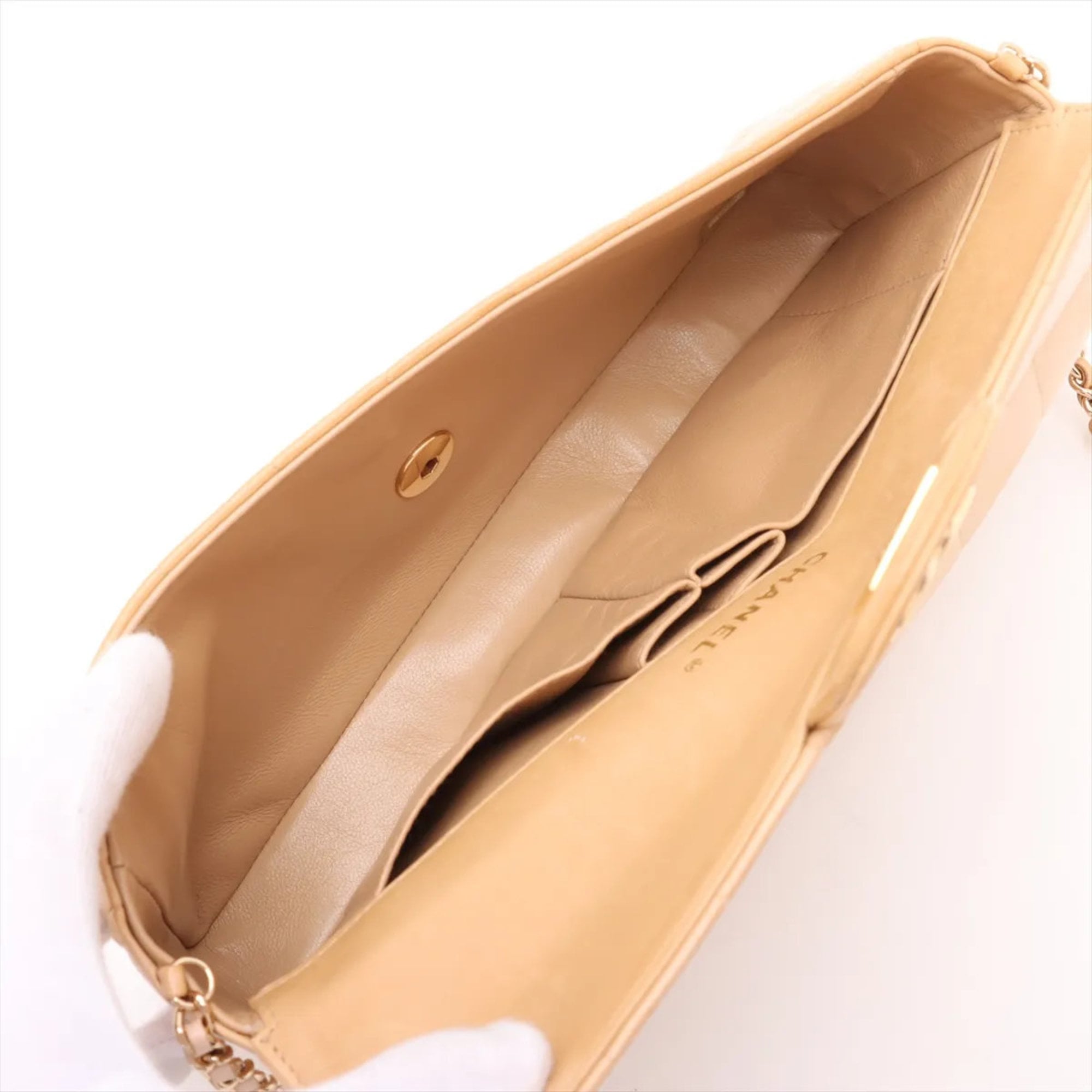 Chanel Beige Leather Shoulder Bag (Pre-Owned)