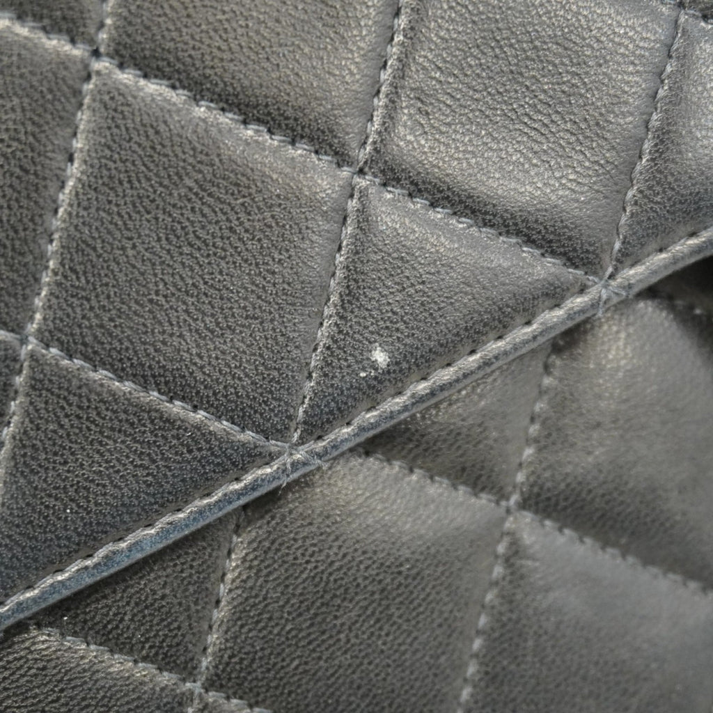 Chanel Black Leather Shoulder Bag (Pre-Owned)