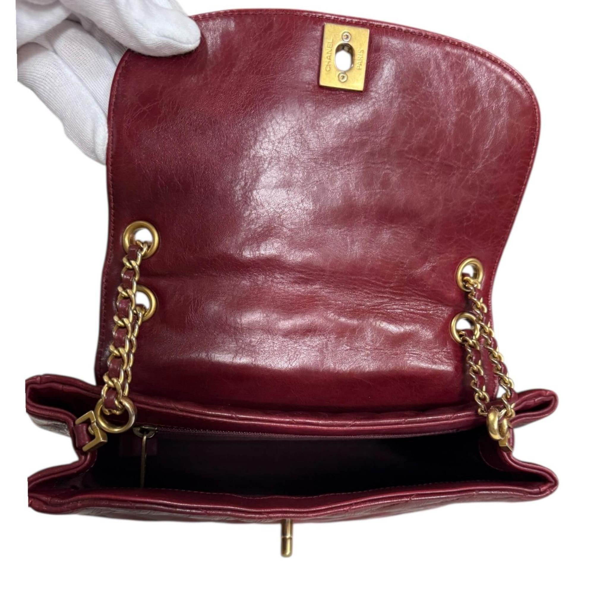 Chanel Red Color Leather Shoulder Bag (Pre-Owned)