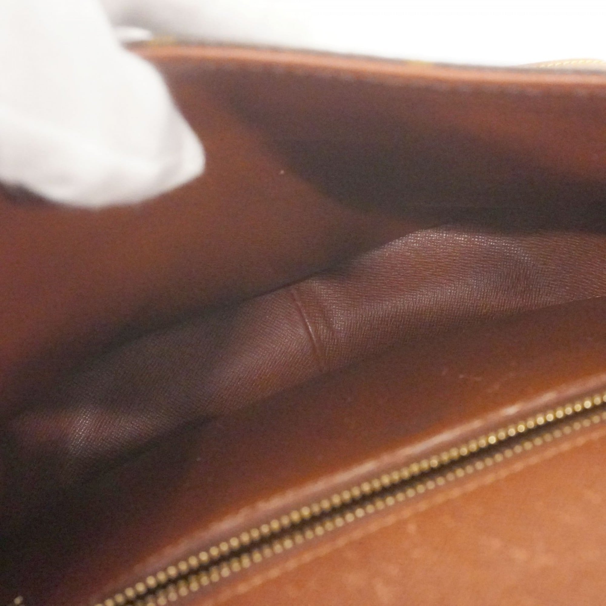 Louis Vuitton Brown Shoulder Bag (Pre-Owned)
