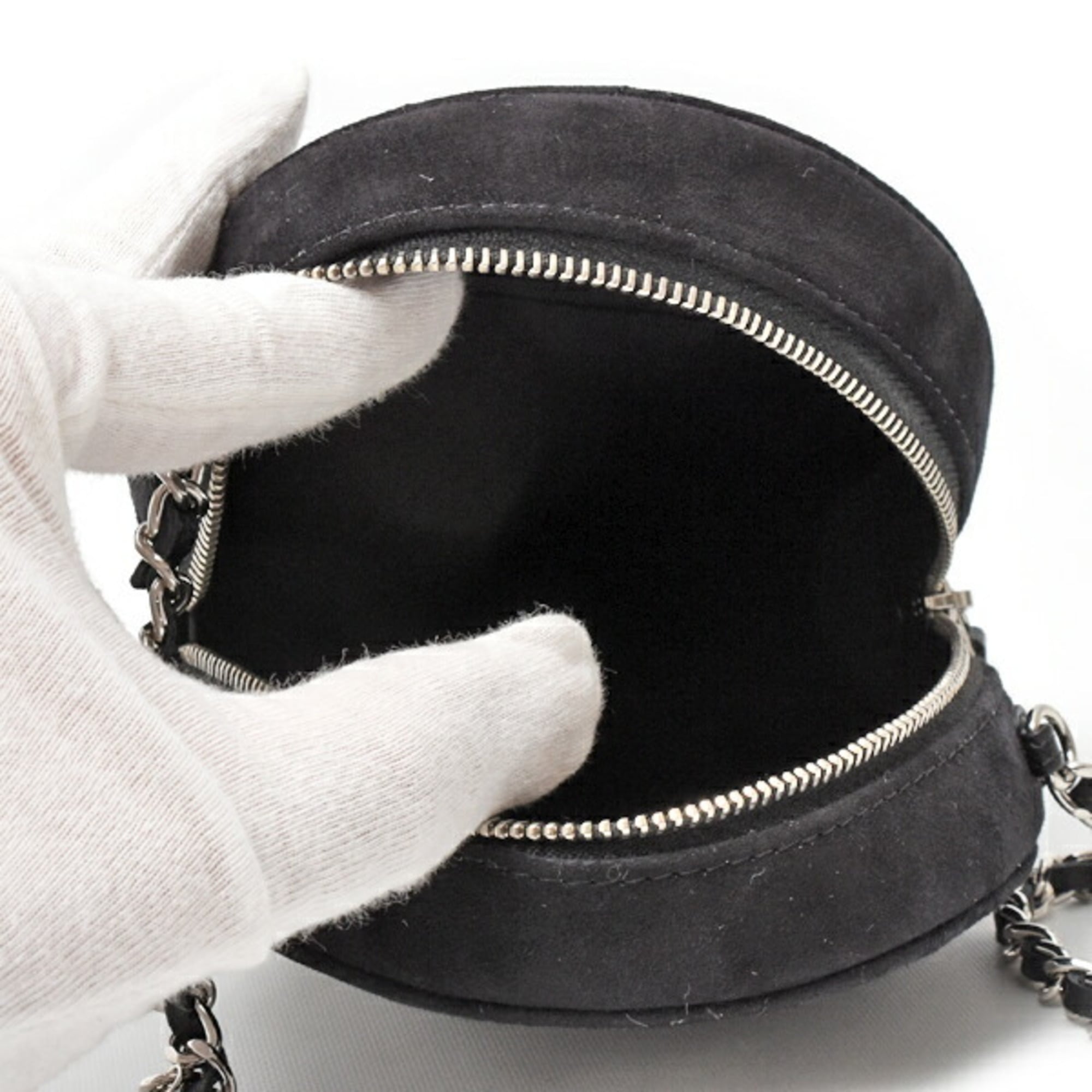 Chanel Matelasse Black Suede Shoulder Bag (Pre-Owned)