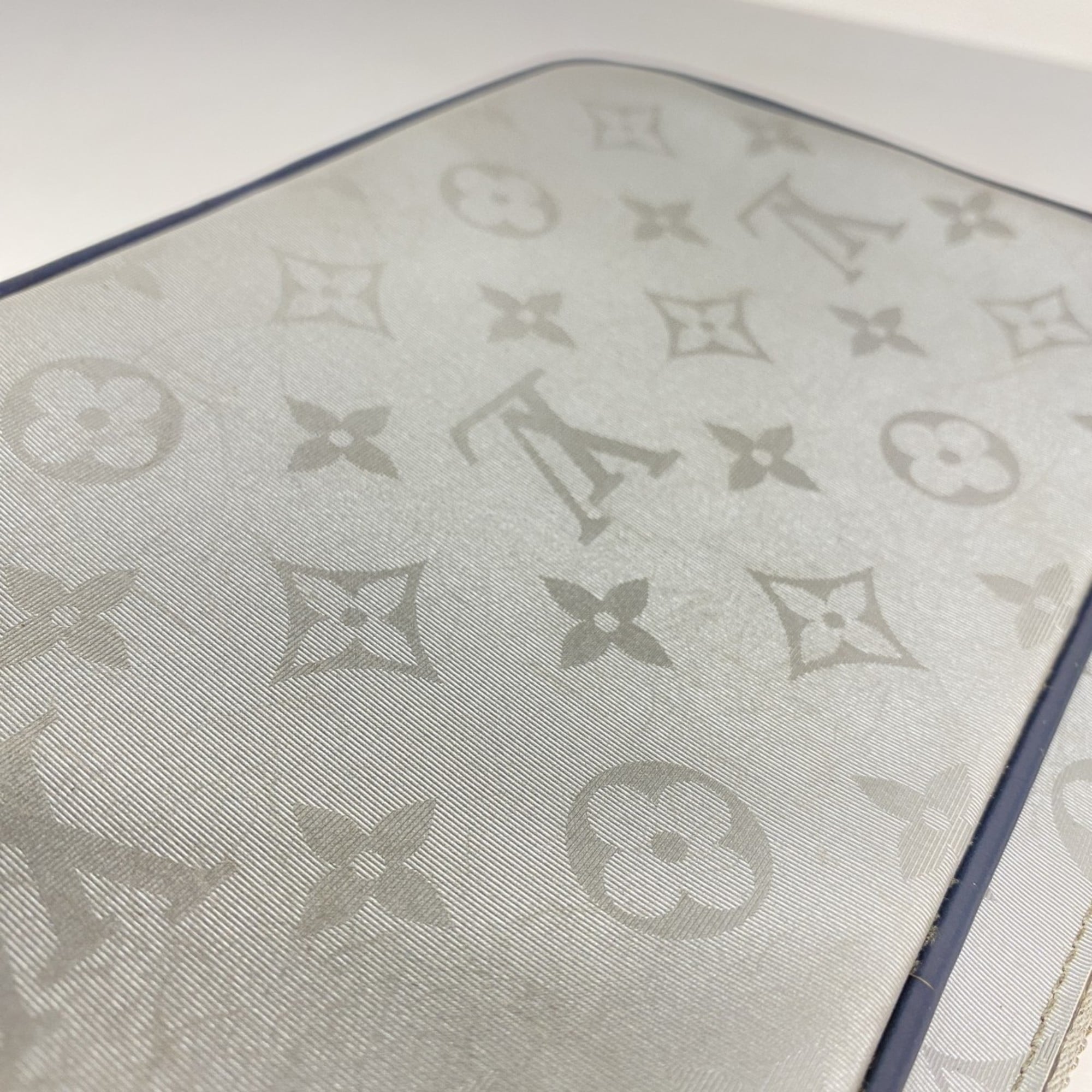 Louis Vuitton Gray Clutch Bag (Pre-Owned)