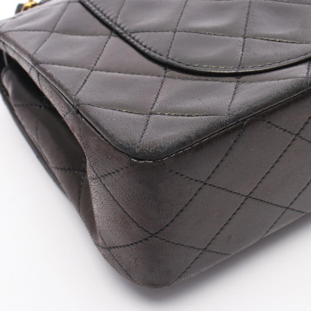 Chanel Black Leather Shoulder Bag (Pre-Owned)