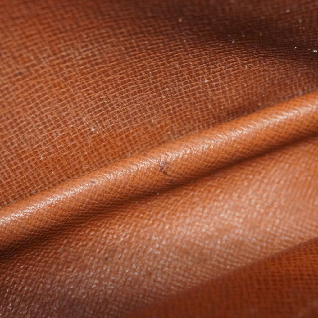Louis Vuitton Brown Clutch Bag (Pre-Owned)