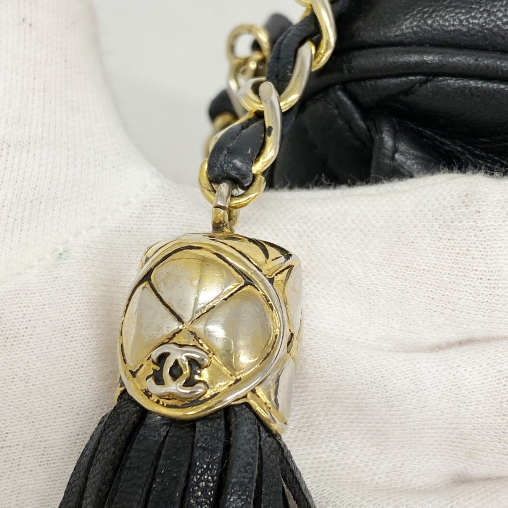 Chanel Black Leather Shoulder Bag (Pre-Owned)
