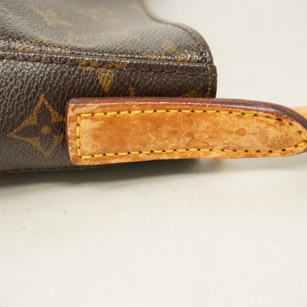 Louis Vuitton Brown Shoulder Bag (Pre-Owned)