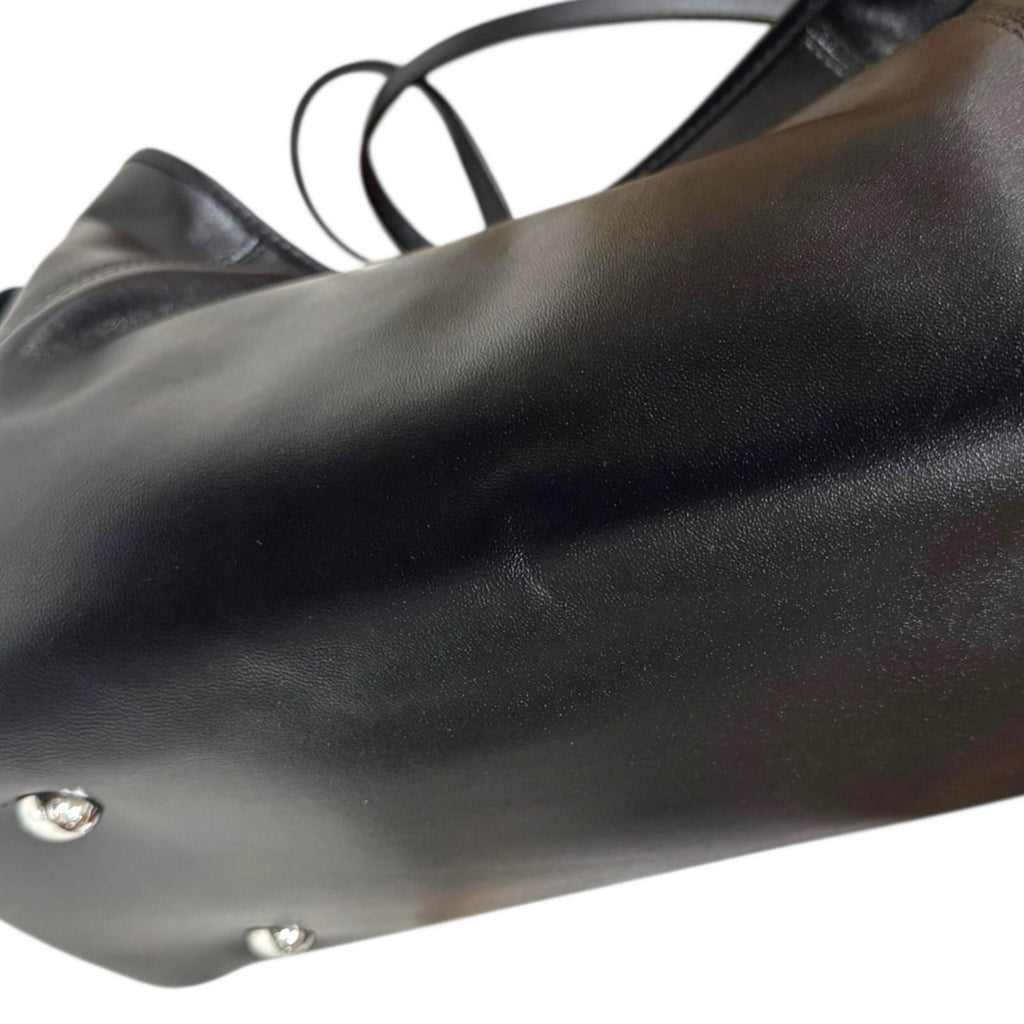 Louis Vuitton Black Leather Shoulder Bag (Pre-Owned)