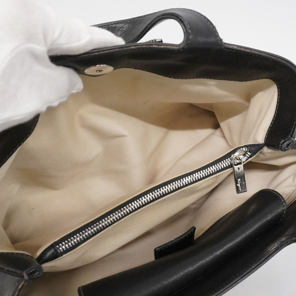 Salvatore Ferragamo Black Leather Handbag (Pre-Owned)