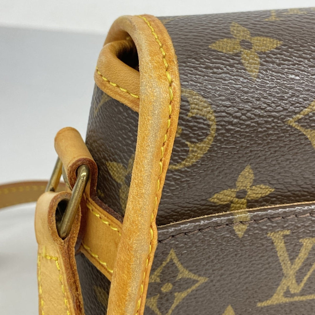 Louis Vuitton Brown Shoulder Bag (Pre-Owned)