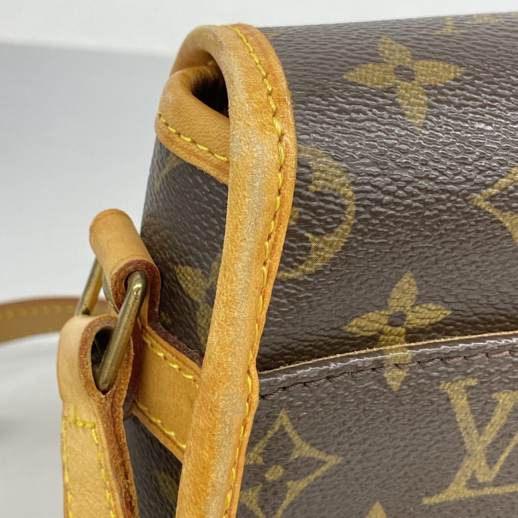 Louis Vuitton Brown Shoulder Bag (Pre-Owned)