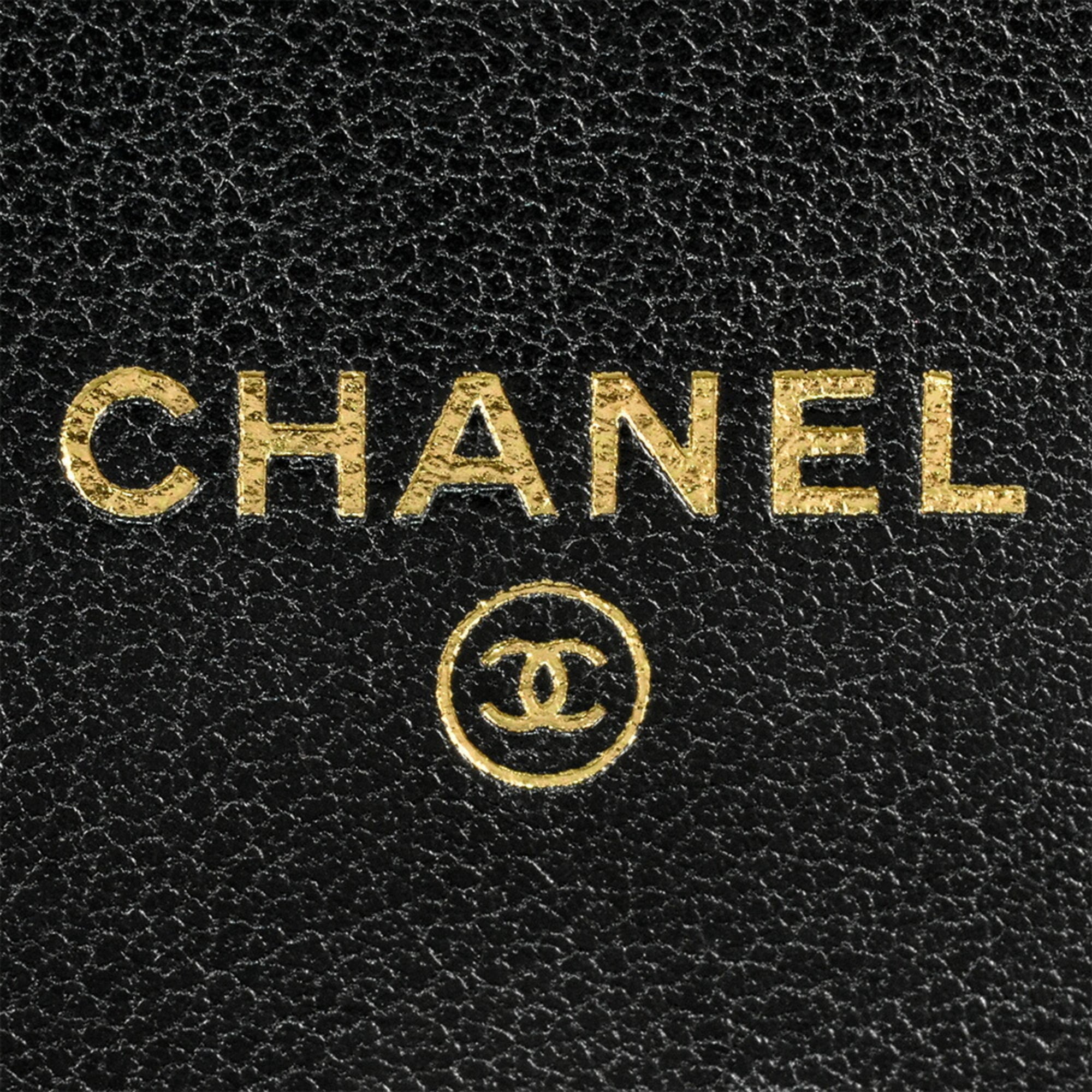 Chanel Black Leather Shoulder Bag (Pre-Owned)