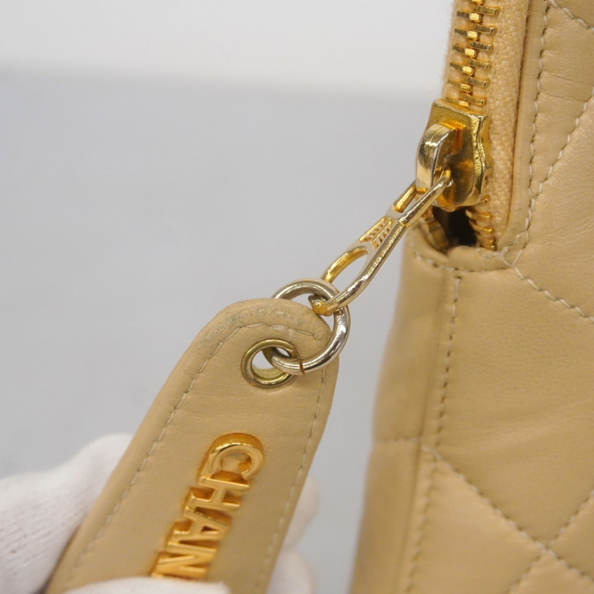 Chanel Beige Leather Shoulder Bag (Pre-Owned)