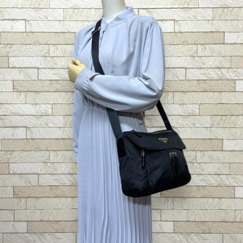 Prada Black Nylon Shoulder Bag (Pre-Owned)