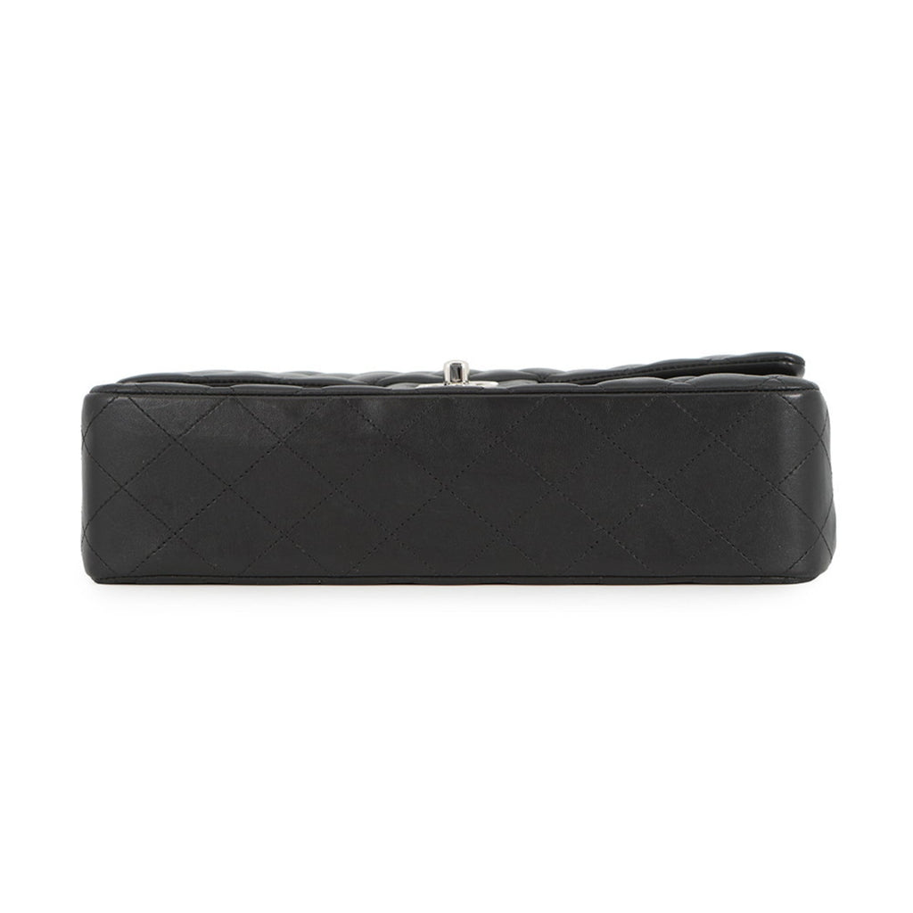 Chanel Matelasse Black Leather Shoulder Bag (Pre-Owned)