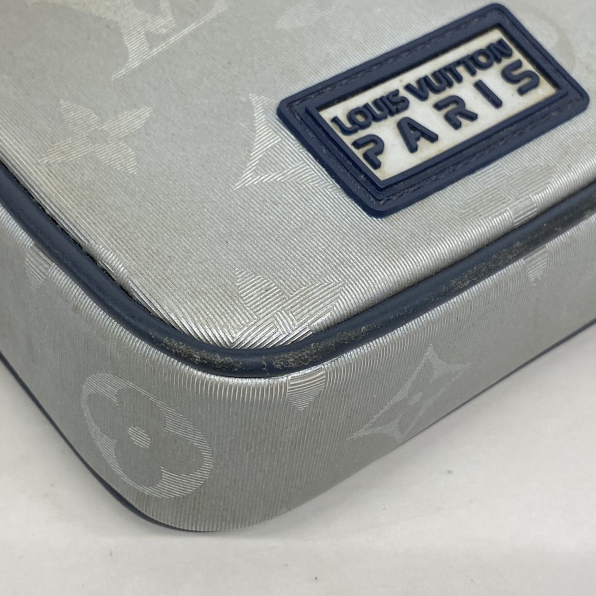 Louis Vuitton Gray Clutch Bag (Pre-Owned)