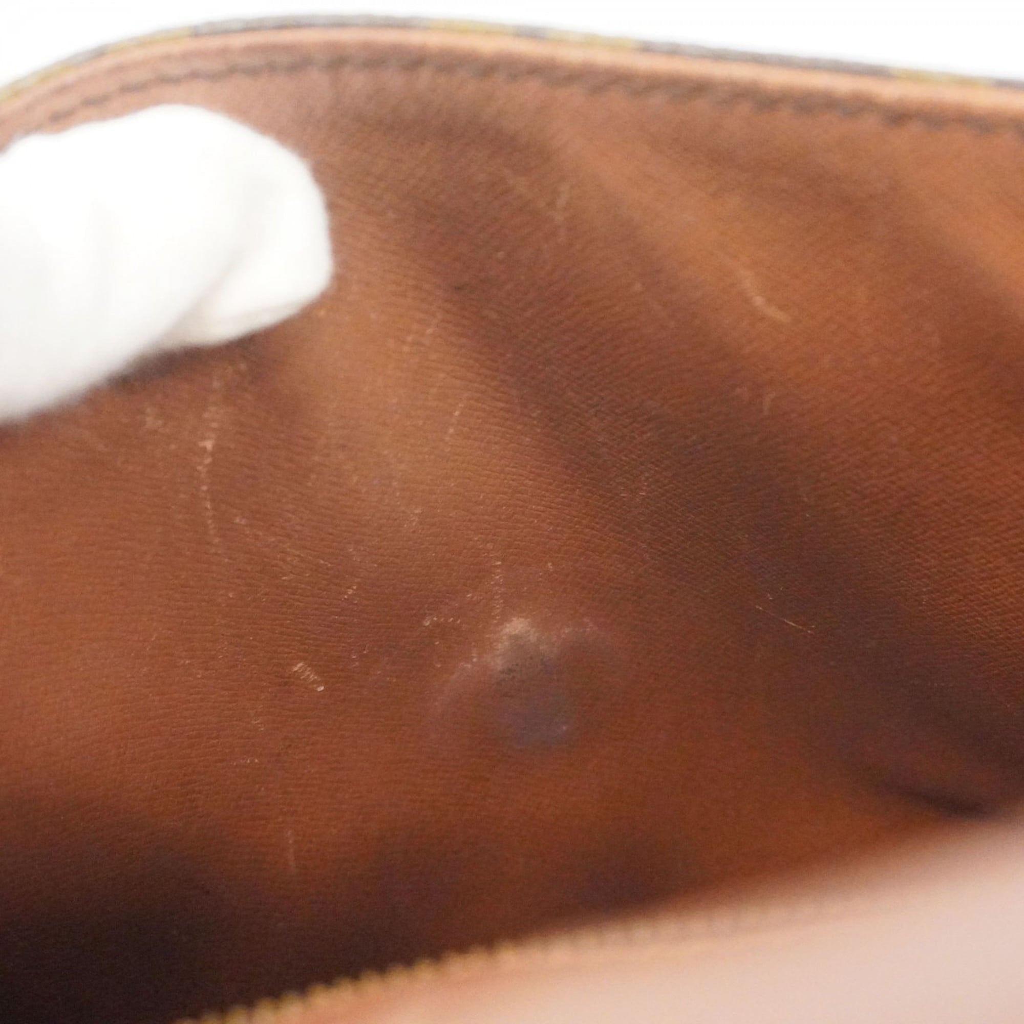 Louis Vuitton Brown Shoulder Bag (Pre-Owned)