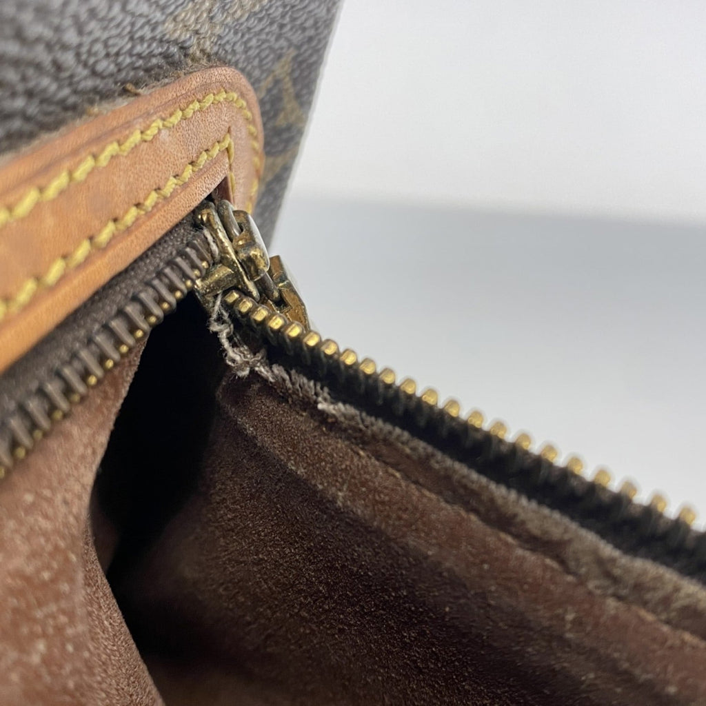Louis Vuitton Brown Clutch Bag (Pre-Owned)