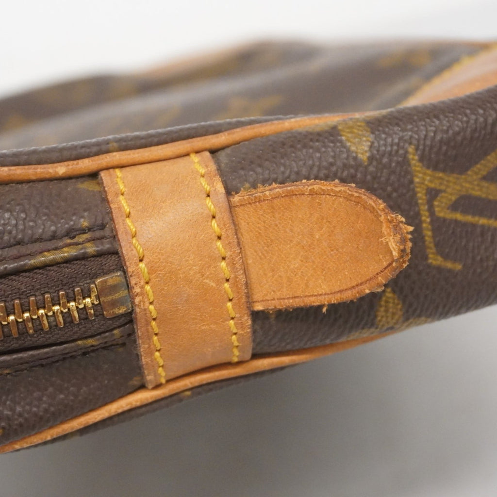 Louis Vuitton Brown Clutch Bag (Pre-Owned)