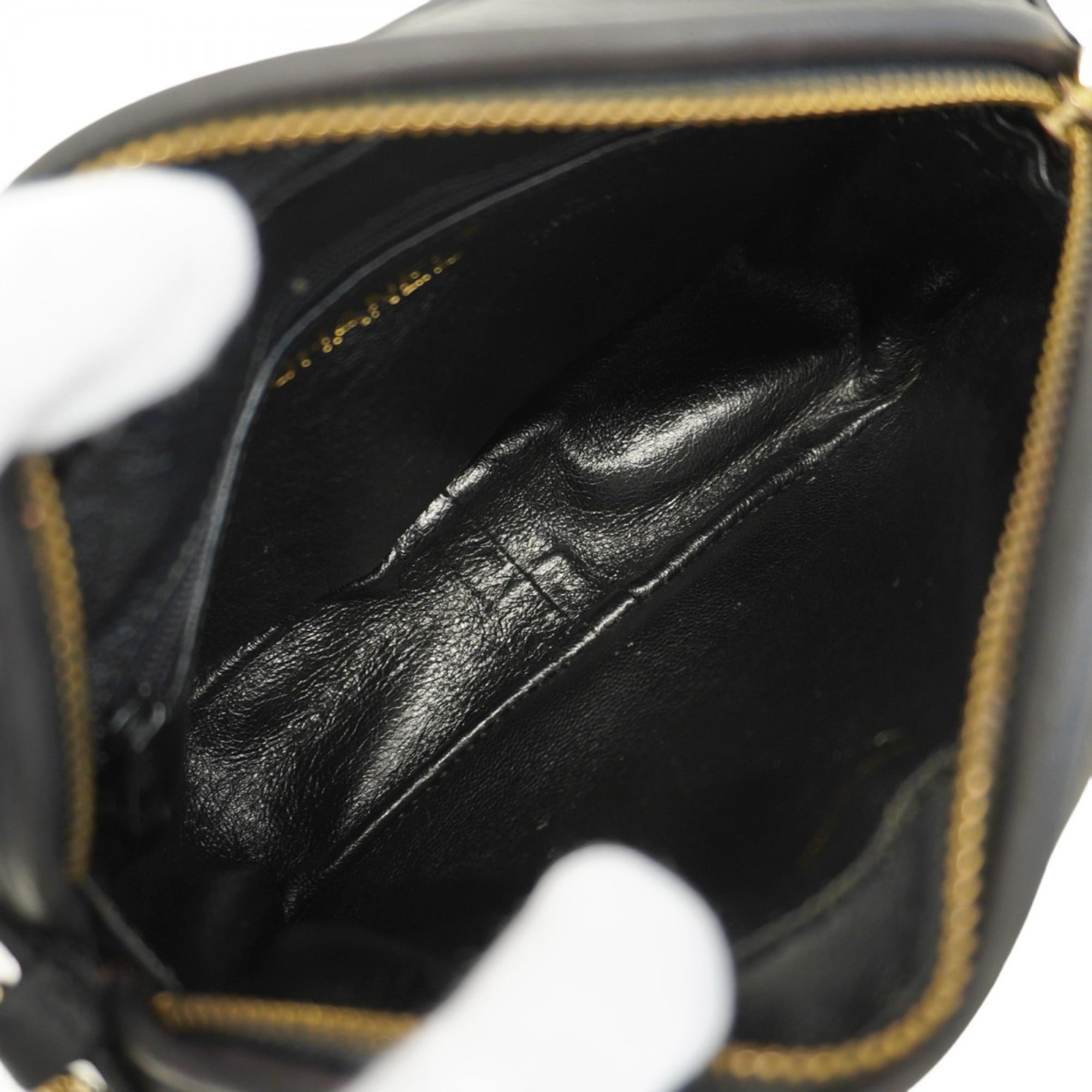 Chanel Black Leather Shoulder Bag (Pre-Owned)