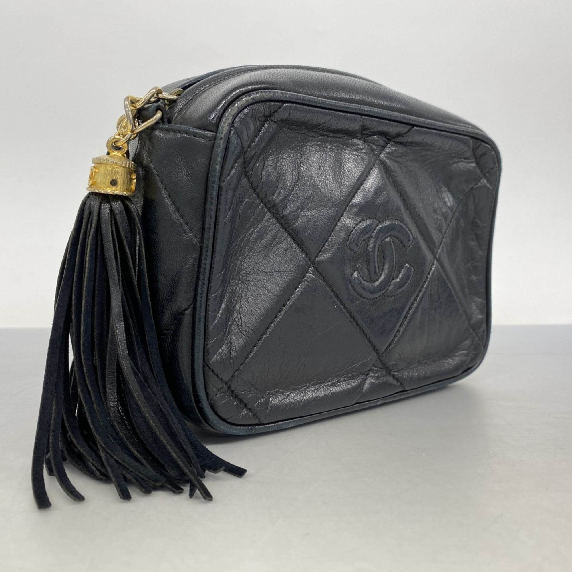 Chanel Black Leather Shoulder Bag (Pre-Owned)