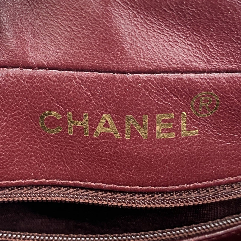 Chanel Black Leather Handbag (Pre-Owned)