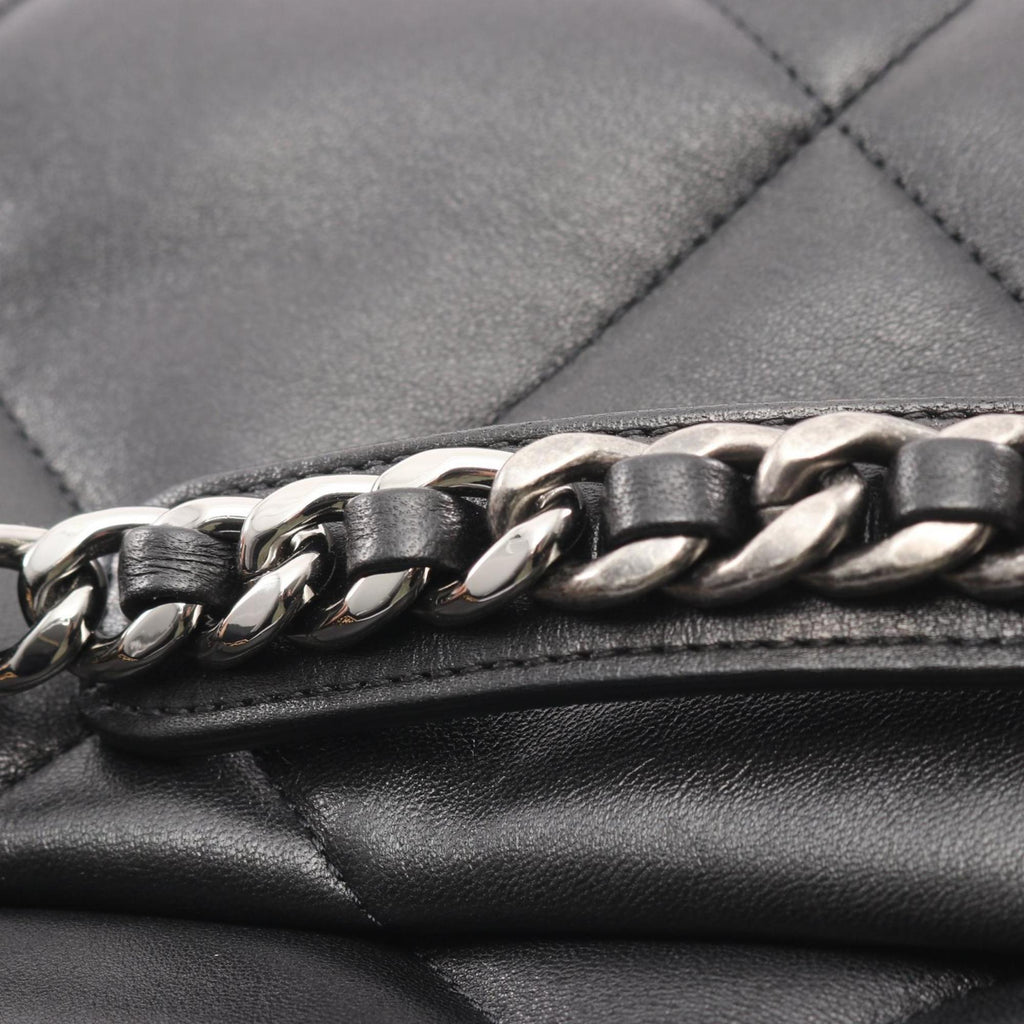 Chanel Black Leather Shoulder Bag (Pre-Owned)