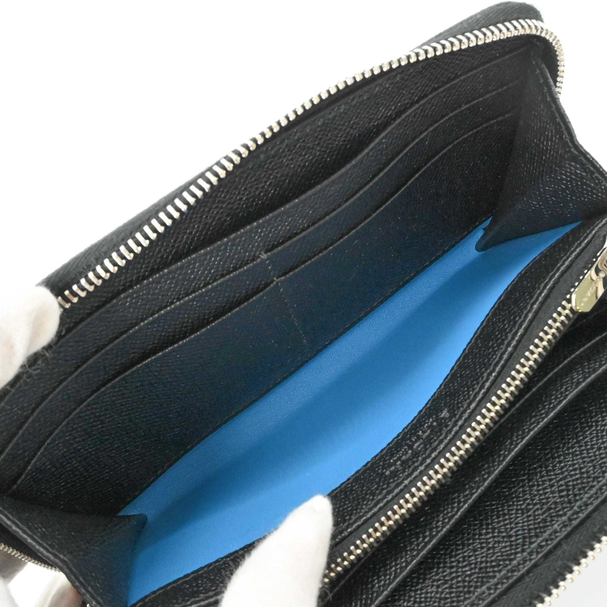 Bvlgari Black Leather Long Wallet (Bi-Fold) (Pre-Owned)