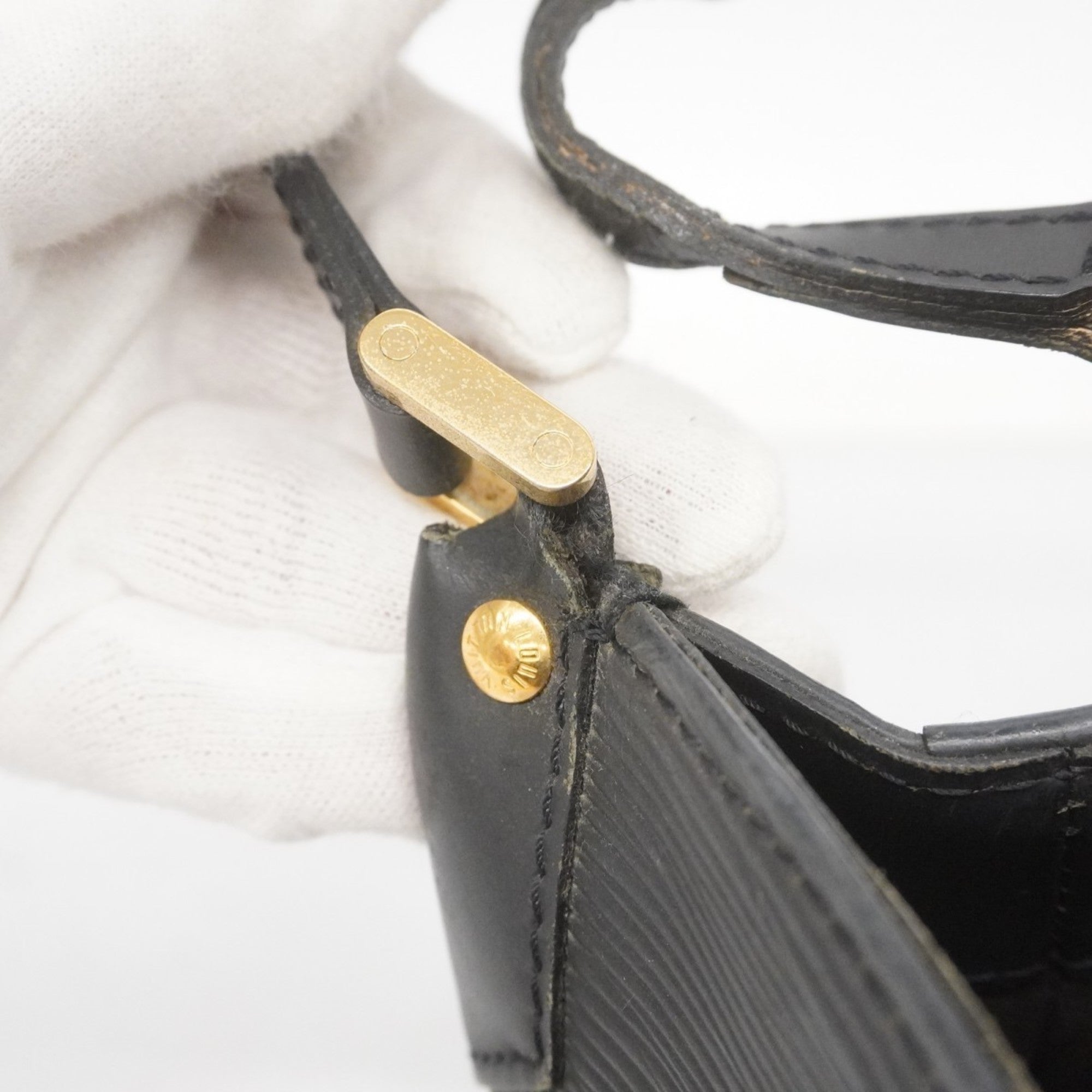Louis Vuitton Noir Shoulder Bag (Pre-Owned)