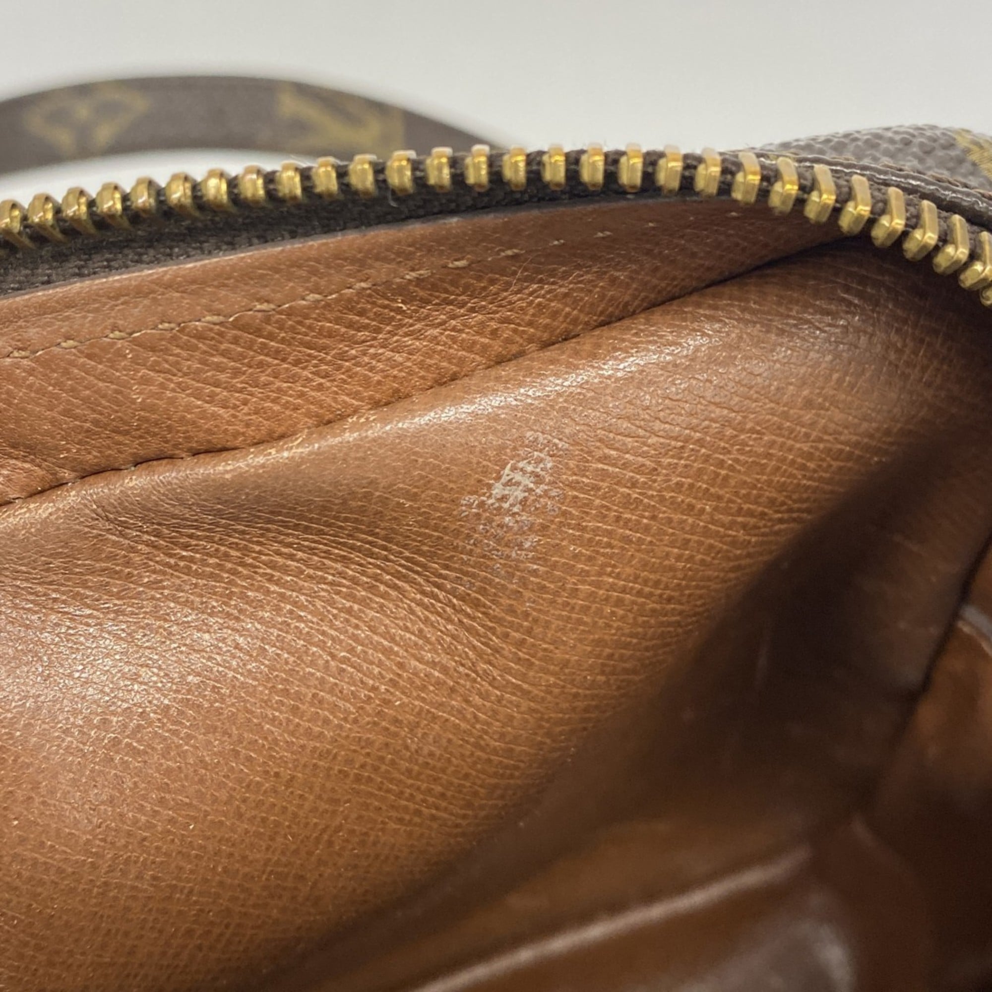 Louis Vuitton Brown Shoulder Bag (Pre-Owned)