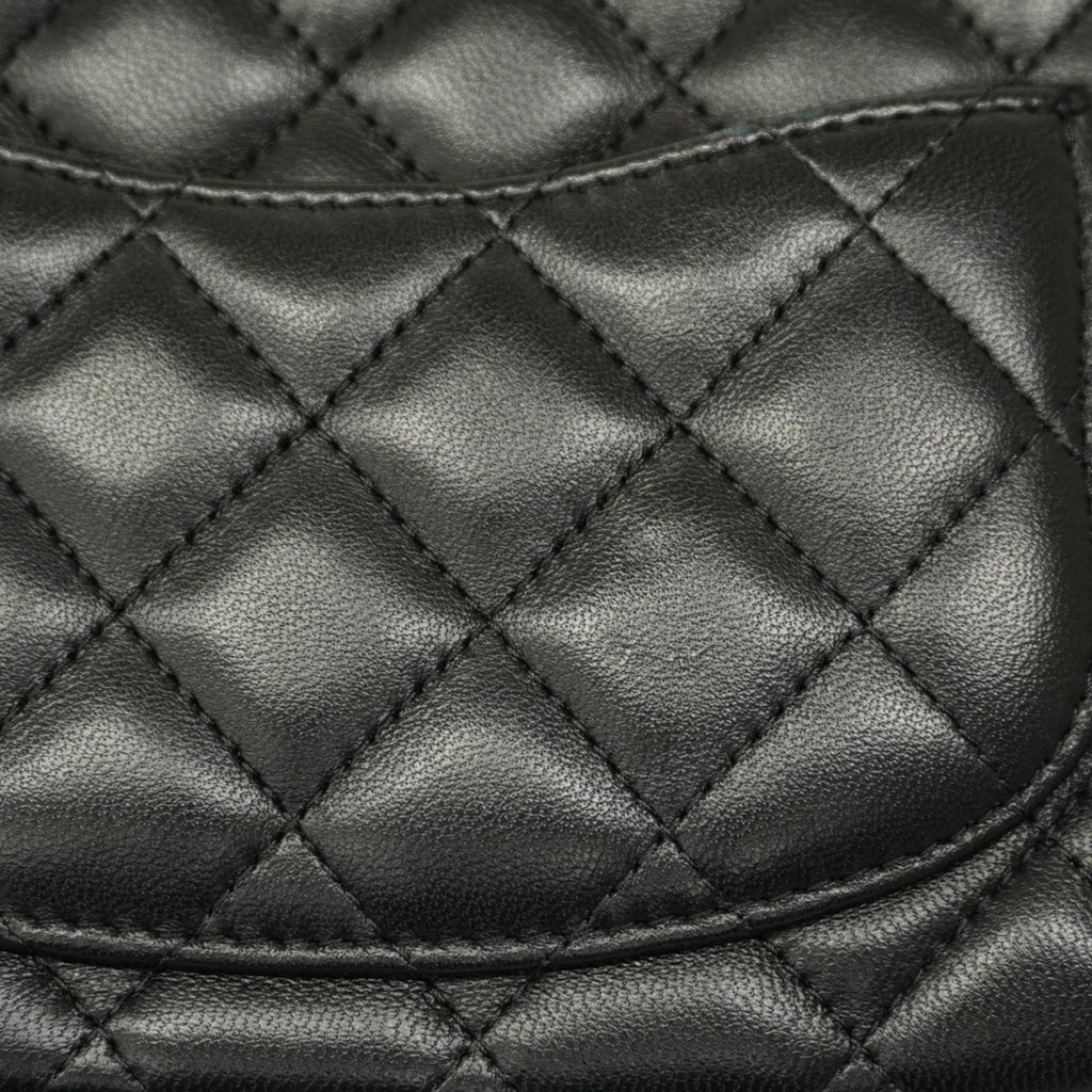 Chanel Black Leather Shoulder Bag (Pre-Owned)