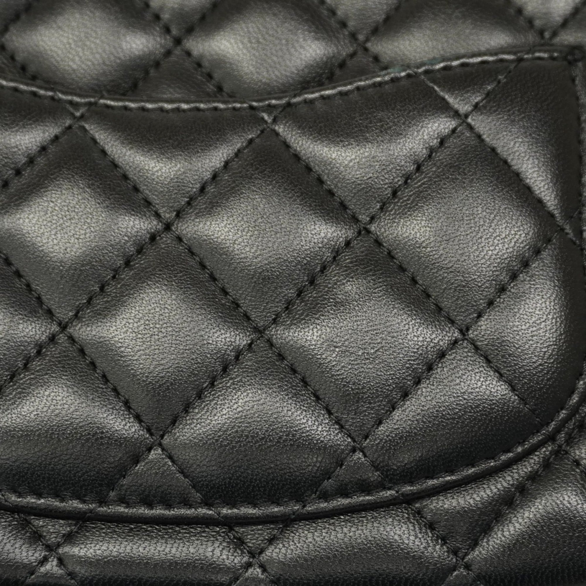 Chanel Black Leather Shoulder Bag (Pre-Owned)