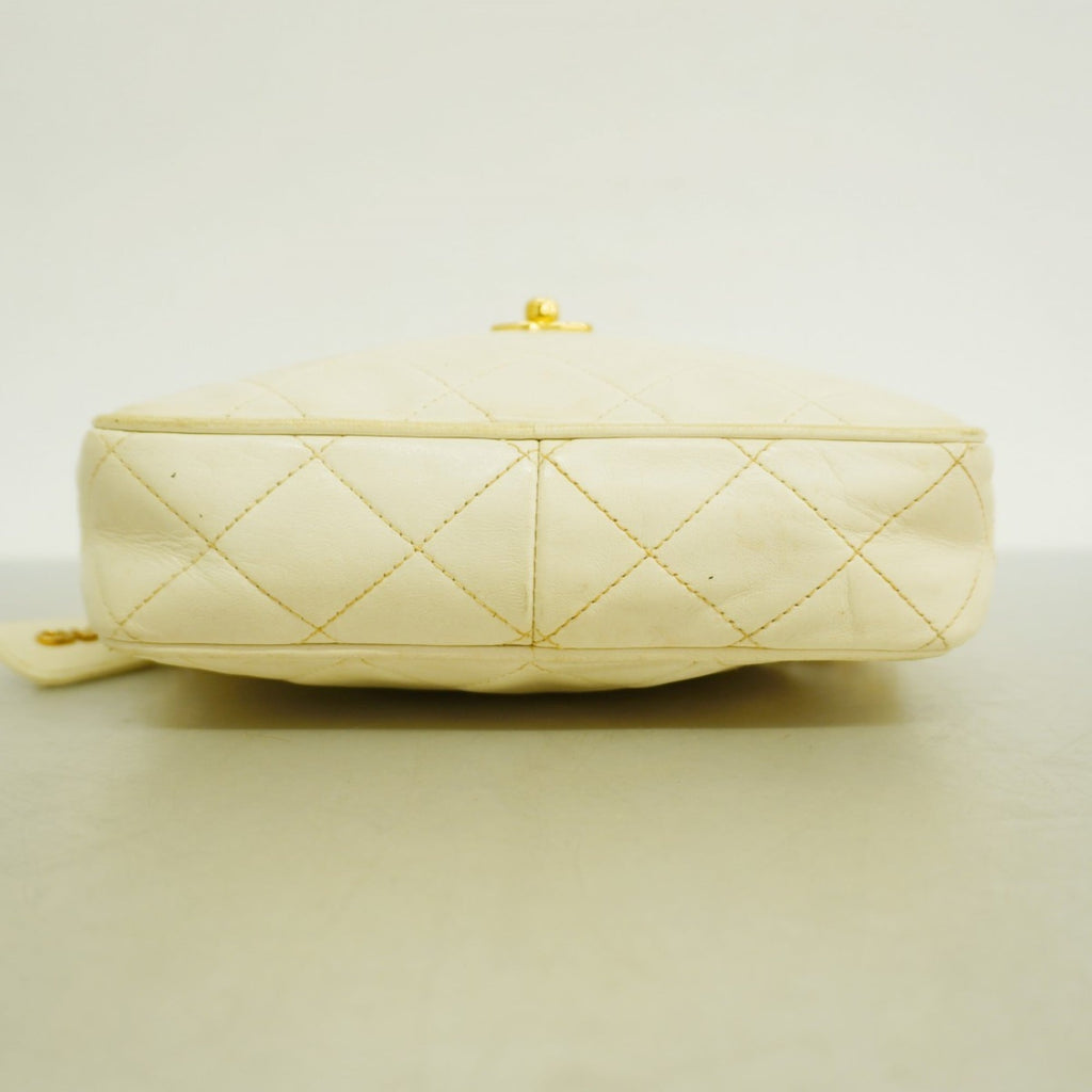 Chanel White Leather Shoulder Bag (Pre-Owned)
